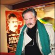 Victor Lanoux au théâtre Sylvia Monfort pour la générale de la pièce "Staline mélodie" en 2000.