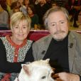 Victor Lanoux, sa femme Véronique Langlois et leur chien - Enregistrement de l'émission "Vivement Dimanche" qui sera diffusée le 16 novembre 2014. Le 12 novembre 2014.