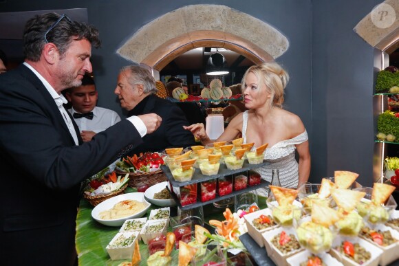 Exclusif - Massimo Gargia, Pamela Anderson - L'actrice américaine Pamela Anderson organisait au restaurant "Leroy's Paris", un dîner au profit de la Pamela Anderson Foundation à Paris le 4 mai 2017.