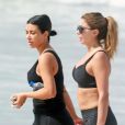 Exclusif - Kim Kardashian fait du jogging avec ses amies Brittny Gastineau et Larsa Pippen sur une plage au Mexique, le 23 avril 2017.