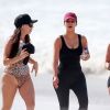 Exclusif - Kim Kardashian fait du jogging avec ses amies Brittny Gastineau et Larsa Pippen sur une plage au Mexique, le 23 avril 2017.