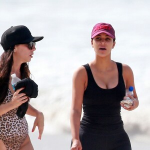 Exclusif - Kim Kardashian fait du jogging avec ses amies Brittny Gastineau et Larsa Pippen sur une plage au Mexique, le 23 avril 2017.