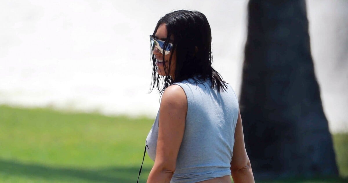 Kim Kardashian à la plage Son fessier scandalise la toile Purepeople