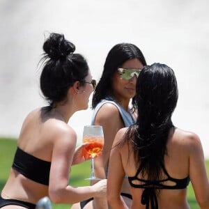 Exclusif - Kim, Kourtney Kardashian et Stephanie Sheppard en vacances au Mexique. Le 23 avril 2017.