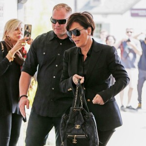 Kris Jenner, ses filles Kourtney, Kim et Khloé, et Jonathan Cheban déjeunent au restaurant Casa Vega pour célébrer "Cinco de Mayo" à Studio City. Le 5 mai 2017.