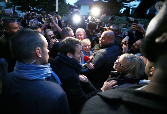 Emmanuel Macron et sa femme Brigitte (Trogneux) sont allés dîner à la Brasserie des Sports au Touquet, la veille de l'élection présidentielle. Le 6 mai 2017 © Dominique Jacovides - Sébastien Valiela / Bestimage