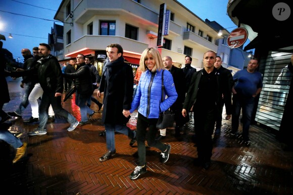 Emmanuel Macron et sa femme Brigitte (Trogneux) sont allés dîner à la Brasserie des Sports au Touquet, la veille de l'élection présidentielle. Le 6 mai 2017 © Dominique Jacovides - Sébastien Valiela / Bestimage