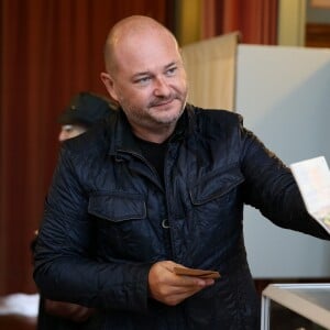 Sébastien Cauet vote à la mairie du Touquet pour le second tour de l'élection présidentielle le 7 mai 2017. © Dominique Jacovides - Sébastien Valiela / Bestimage