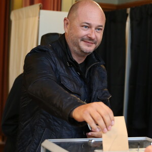 Sébastien Cauet vote à la mairie du Touquet pour le second tour de l'élection présidentielle le 7 mai 2017. © Dominique Jacovides - Sébastien Valiela / Bestimage