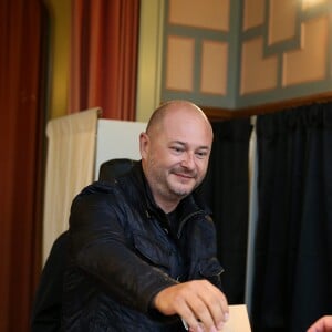 Sébastien Cauet vote à la mairie du Touquet pour le second tour de l'élection présidentielle le 7 mai 2017. © Dominique Jacovides - Sébastien Valiela / Bestimage