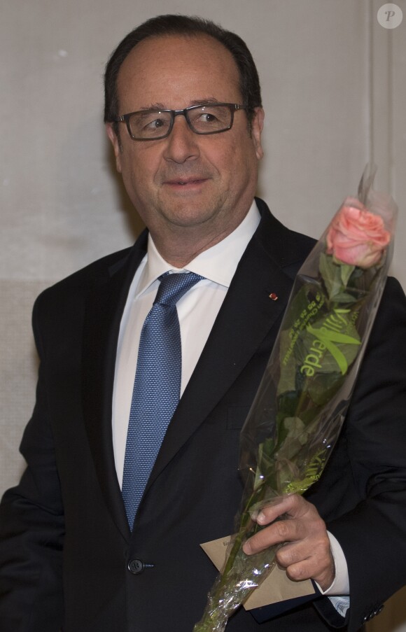 François Hollande vote à Tulle pour le deuxième tour de l'élection présidentielle le 7 mai 2017. © Caroline Blumberg/Pool/Bestimage