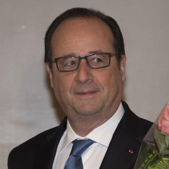 François Hollande vote à Tulle pour le deuxième tour de l'élection présidentielle le 7 mai 2017. © Caroline Blumberg/Pool/Bestimage