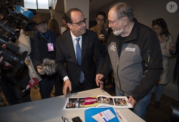 François Hollande vote à Tulle pour le deuxième tour de l'élection présidentielle le 7 mai 2017. © Caroline Blumberg/Pool/Bestimage