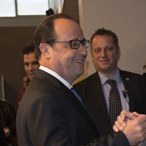 François Hollande vote à Tulle pour le deuxième tour de l'élection présidentielle le 7 mai 2017. © Caroline Blumberg/Pool/Bestimage