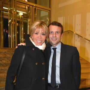 Emmanuel Macron (candidat du mouvement ''En marche !'' à l'élection présidentielle 2017) avec sa femme Brigitte (Trogneux) au 32ème dîner annuel du Conseil représentatif des institutions juives de France (Crif) à l'hôtel Pullman Paris Montparnasse à Paris, le 22 février 2017. © Erez Lichtfeld/Bestimage