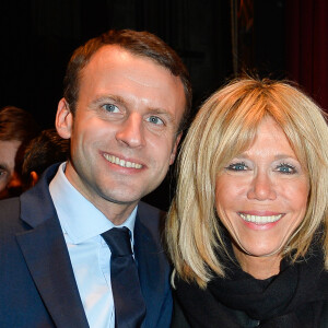 Exclusif - Emmanuel Macron et sa femme Brigitte Macron (Brigitte Trogneux) - Représentation de la pièce "Pleins Feux" au théâtre Hébertot à Paris le 2 février 2017. © Coadic Guirec/Bestimage