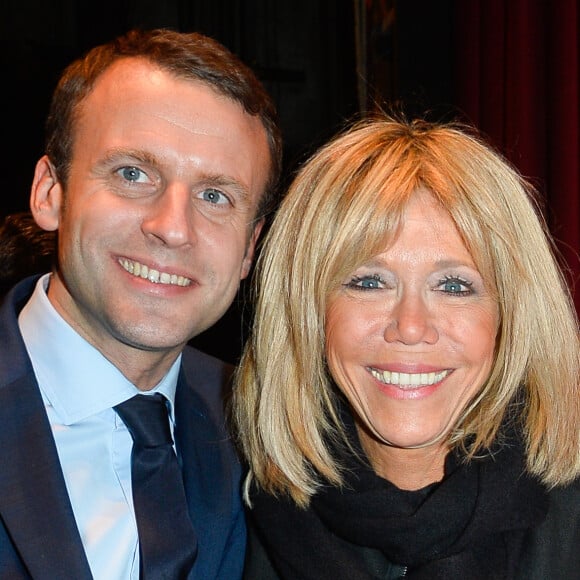 Exclusif - Emmanuel Macron et sa femme Brigitte Macron (Brigitte Trogneux) - Représentation de la pièce "Pleins Feux" au théâtre Hébertot à Paris le 2 février 2017. © Coadic Guirec/Bestimage