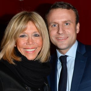 Exclusif - Emmanuel Macron et sa femme Brigitte (Brigitte Trogneux) - Représentation de la pièce "Pleins Feux" au théâtre Hébertot à Paris le 2 février 2017. © Coadic Guirec/Bestimage