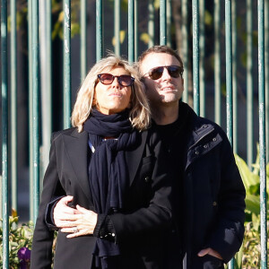 Semi-Exclusif - Emmanuel Macron et sa femme Brigitte Macron (Trogneux) se promènent dans le quartier de la vieille ville à Lisbonne lors de leurs vacances au Portugal, le 26 décembre 2016.