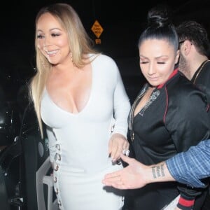 Mariah Carey arrive toute souriante au restaurant Tao à Hollywood, Los Angeles, le 5 mai 2017.