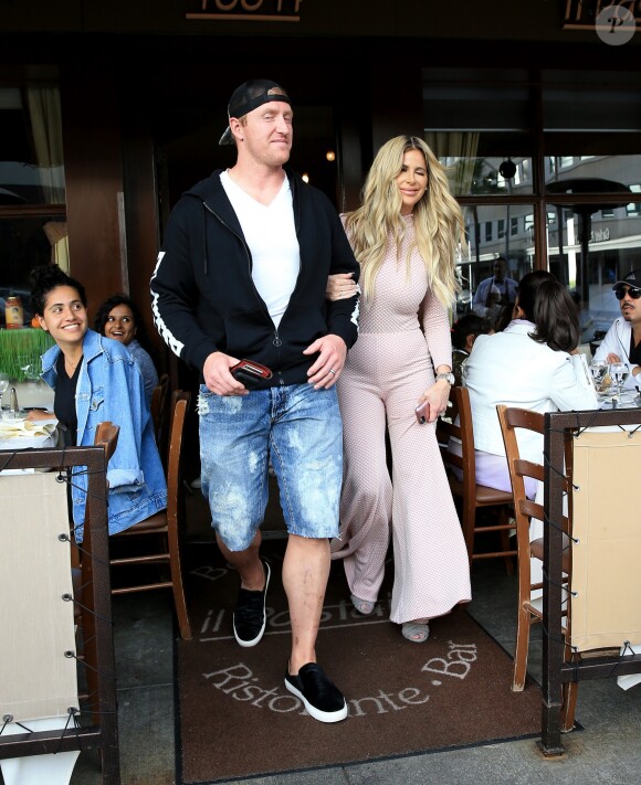 Kim Zolciak et son mari Croy Biermann sont allé déjeuner à Beverly Hills, le 15 octobre 2016