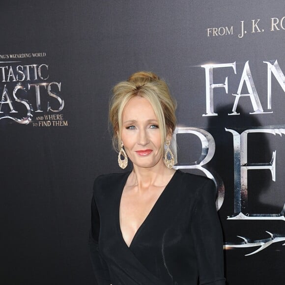 J. K. Rowling lors de la première du film "Fantastic Beasts and Where to Find Them" à la salle de spectacles Alice Tully Hall au Lincoln Center à New York City, New York, Etats-Unis, le 10 novembre 2016.