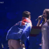 Un homme se déshabille sur la scène de l'Eurovision 2017. Le 13 mai 2017.
