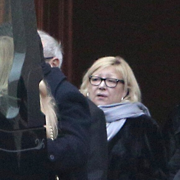 Exclusif - Marie Myriam porte le cercueil de son mari - Enterrement de Michel Elmosnino, le mari de Marie Myriam en l'eglise de Chevry sur Marne, le 27 décembre 2013.