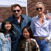 Johnny Hallyday, sa femme Laeticia et leurs filles Jade et Joy au bureau de vote de Los Angeles pour les élections présidentielles françaises de 2017. Le 6 mai 2017 © Chris Delmas / Bestimage