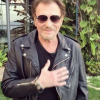 Johnny Hallyday le 14 mai 2017 à Los Angeles. Traité pour soigner un cancer, le chanteur a réalisé une petite vidéo de remerciements adressée à ses fans. C'est la première fois qu'il s'exprime en vidéo à ce sujet depuis qu'il a annoncé sa maladie le 8 mars dernier.