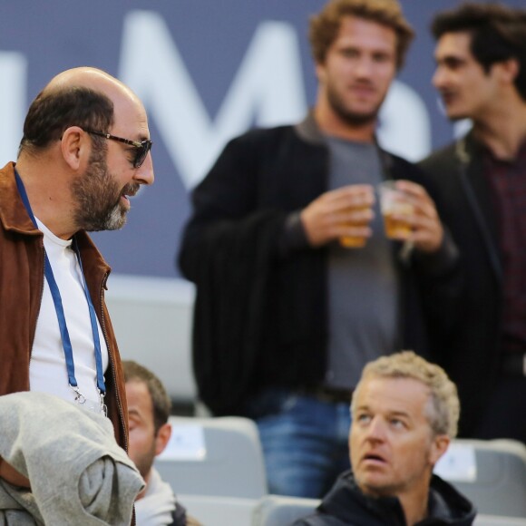 Kad Merad et sa compagne Julia Vignali assistent au match de football Bordeaux/ Marseille au stade de Bordeaux le 14 Mai 2107. © Patrick Bernard-Quentin Salinier/ Bestimage