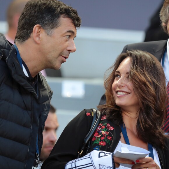 Stéphane Plaza et la compagne de Kad Merad , Julia Vignali, assistent au match de football Bordeaux/ Marseille au stade de Bordeaux le 14 Mai 2107. © Patrick Bernard-Quentin Salinier/ Bestimage