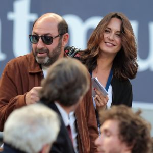 Kad Merad et sa compagne Julia Vignali assistent au match de football Bordeaux/ Marseille au stade de Bordeaux le 14 Mai 2107. © Patrick Bernard-Quentin Salinier/ Bestimage