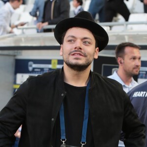 Kev Adams assiste au match de football Bordeaux/ Marseille au stade de Bordeaux le 14 Mai 2107. © Patrick Bernard-Quentin Salinier/ Bestimage