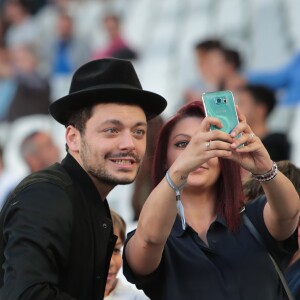 Kev Adams assiste au match de football Bordeaux/ Marseille au stade de Bordeaux le 14 Mai 2107. © Patrick Bernard-Quentin Salinier/ Bestimage