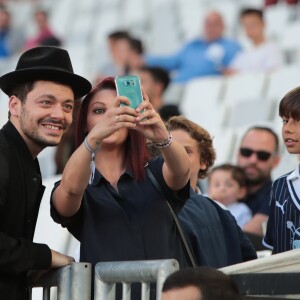 Kev Adams assiste au match de football Bordeaux/ Marseille au stade de Bordeaux le 14 Mai 2107. © Patrick Bernard-Quentin Salinier/ Bestimage