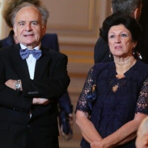 Jean-Michel Macron et Françoise Noguès-Macron - Le président Emmanuel Macron a reçu le collier de Grand maître de la Légion d'honneur dans la Salle des fêtes du palais de l'Elysée à Paris, le 14 mai 2017. © Dominique Jacovides-Sébastien Valiela/Bestimage