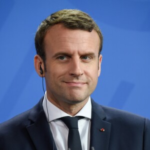 Pour son premier déplacement officiel à l'étranger, le président Emmanuel Macron rencontre la chancelière Angela Merkel lors d'une conférence de presse à Berlin en Allemagne le 15 mai 2017.