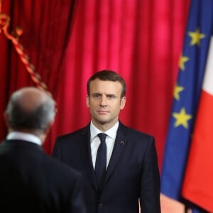 Emmanuel Macron et Laurent Fabius - Le président Emmanuel Macron a reçu le collier de Grand maître de la Légion d'honneur dans la Salle des fêtes du palais de l'Elysée à Paris, France, le 14 mai 2017. © Dominique Jacovides-Sébastien Valiela/Bestimage