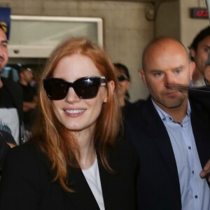 Jessica Chastain arrive à l'aéroport de Nice-Côte d'Azur pour assister au 70e Festival International du Film de Cannes, à Nice, le 16 mai 2017.