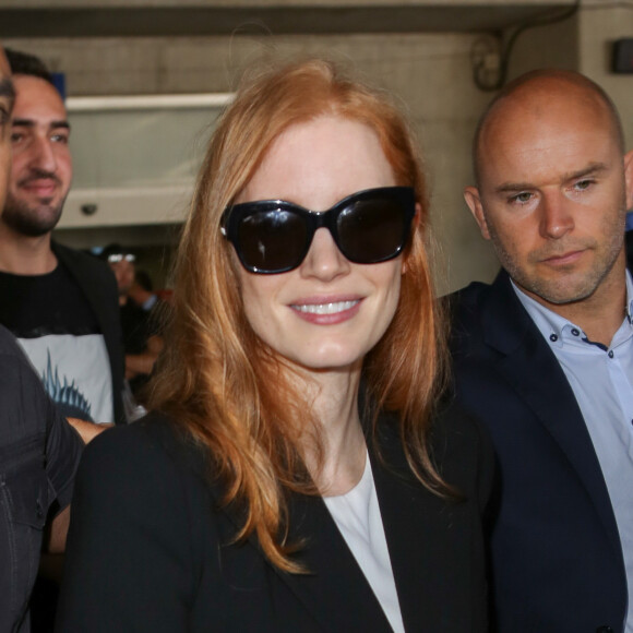Jessica Chastain arrive à l'aéroport de Nice-Côte d'Azur pour assister au 70e Festival International du Film de Cannes, à Nice, le 16 mai 2017.