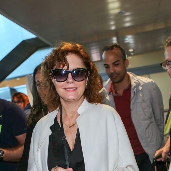 Susan Sarandon arrive à l'aéroport de Nice dans le cadre du 70e Festival International du Film de Cannes, le 16 mai 2017.