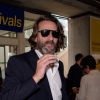 Frédéric Beigbeder arrive à l'aéroport de Nice dans le cadre du 70e Festival International du Film de Cannes, le 16 mai 2017.