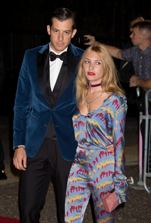 Mark Ronson et sa femme Josephine de La Baume à la soirée GQ Men of the Year Awards à The Tate Modern à Londres, le 6 septembre 2016