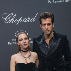 Mark Ronson et sa femme Joséphine de La Baume - Photocall de la soirée Chopard lors du 69e Festival International du Film de Cannes. Le 16 mai 2016