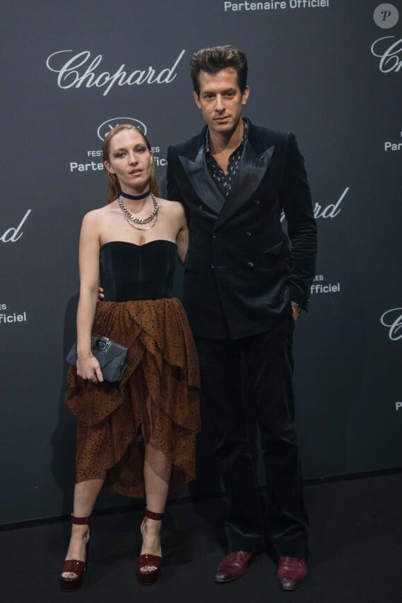 Mark Ronson et sa femme Joséphine de La Baume - Photocall de la soirée Chopard lors du 69e Festival International du Film de Cannes. Le 16 mai 2016