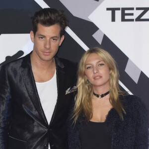 Joséphine de La Baume et son mari Mark Ronson - MTV Europe Music Awards 2015 au Mediolanum Forum à Milan, le 25 octobre 2015. © Agence/Bestimage