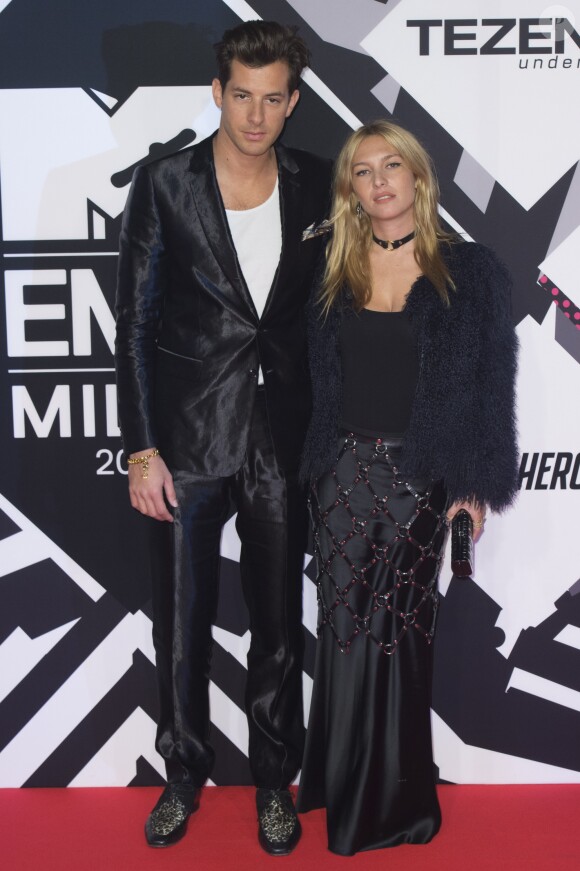 Joséphine de La Baume et son mari Mark Ronson - MTV Europe Music Awards 2015 au Mediolanum Forum à Milan, le 25 octobre 2015. © Agence/Bestimage