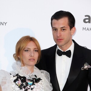 Joséphine de la Baume et son mari Mark Ronson - Photocall de la soirée "22nd edition of AmfAR's Cinema Against AIDS" Gala à l'hôtel de l'Eden Roc au Cap d'Antibes le 21 mai 2015, lors du 68e festival du film de Cannes.