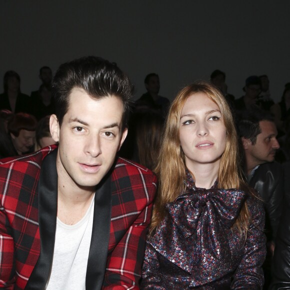 Joséphine de la Baume et son mari Mark Ronson - People au défilé de mode Saint Laurent prêt-à-porter Automne-Hiver 2015-2016 à Paris le 9 mars 2015.